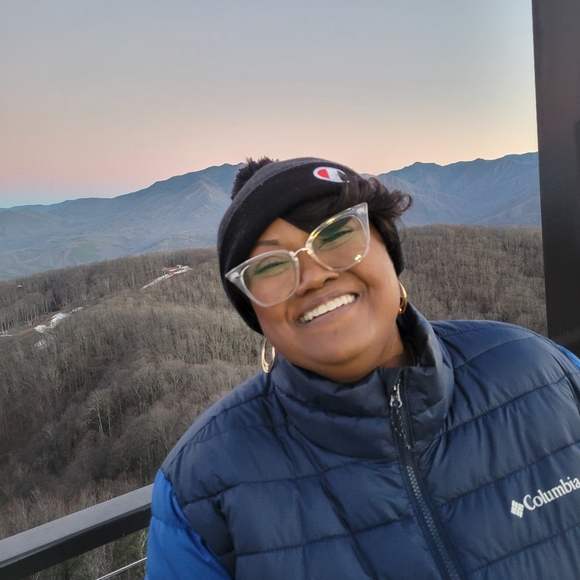 Meet your Posher, Crystal - Picture 2 of 4